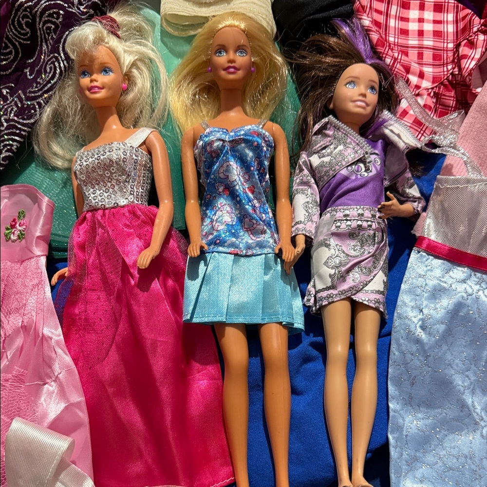 Fashion Doll Playset - Pink, Blue & Purple Dresses 2 vintage Barbies & a skipper